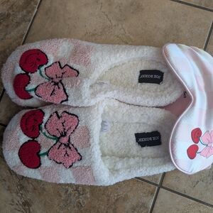 Joe Boxer slippers and sleep mask